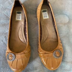 Never worn Dr. Scholls Tan Flats. Size 10